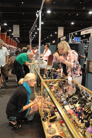 Las Vegas antique jewelry trade show reports uptick