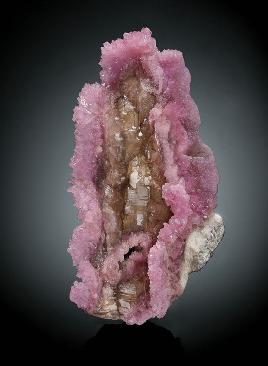 Rose quartz specimen achieves $662,500 at Heritage sale