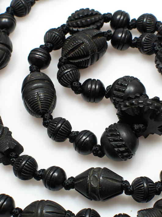 Miscellaneana: Whitby jet, once a staple of mourning jewelry