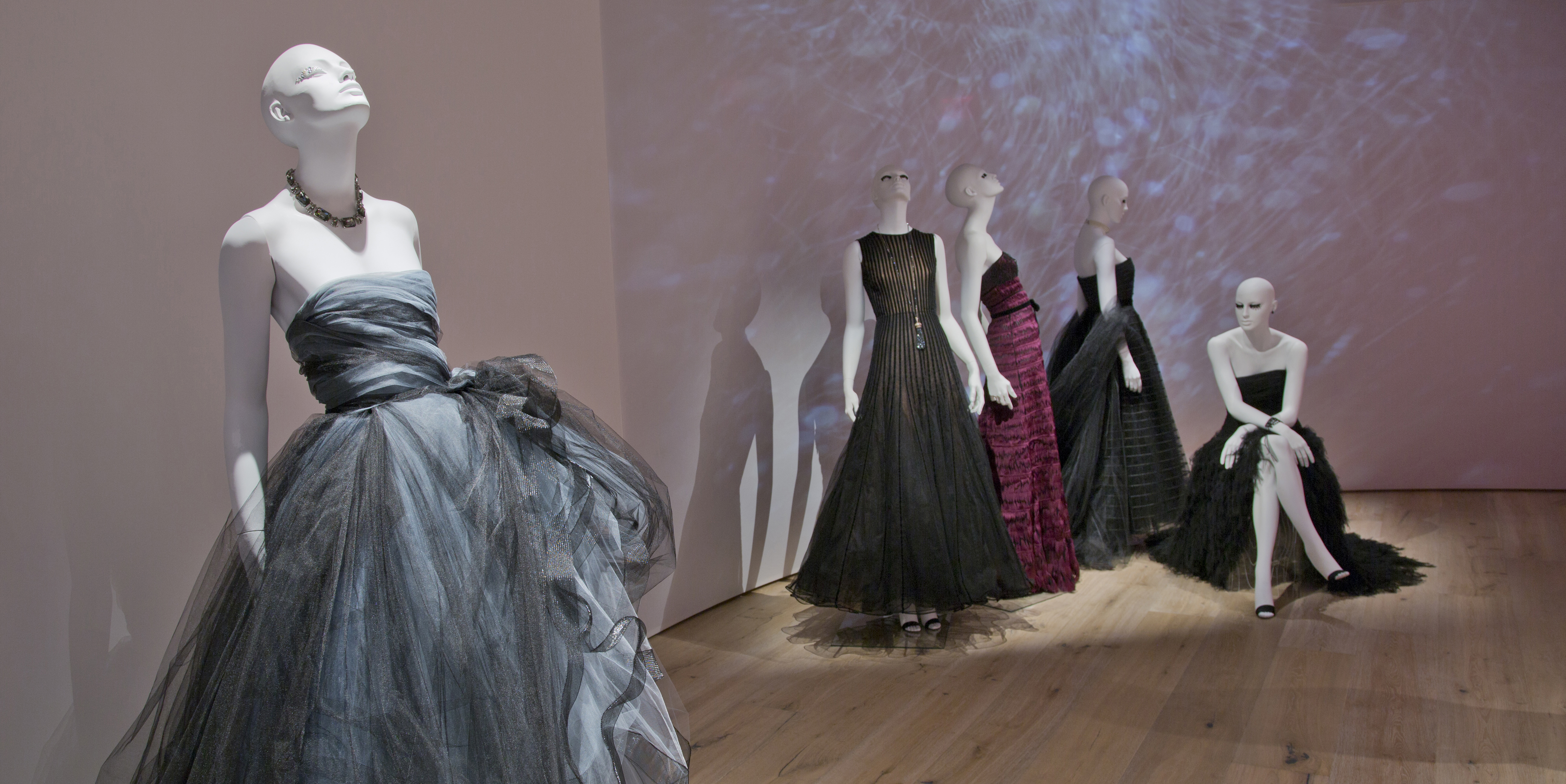 Atlanta fashion museum opens with Oscar de la Renta show