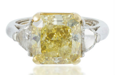 Fancy yellow diamonds stand out in Moran’s May 21 jewelry sale
