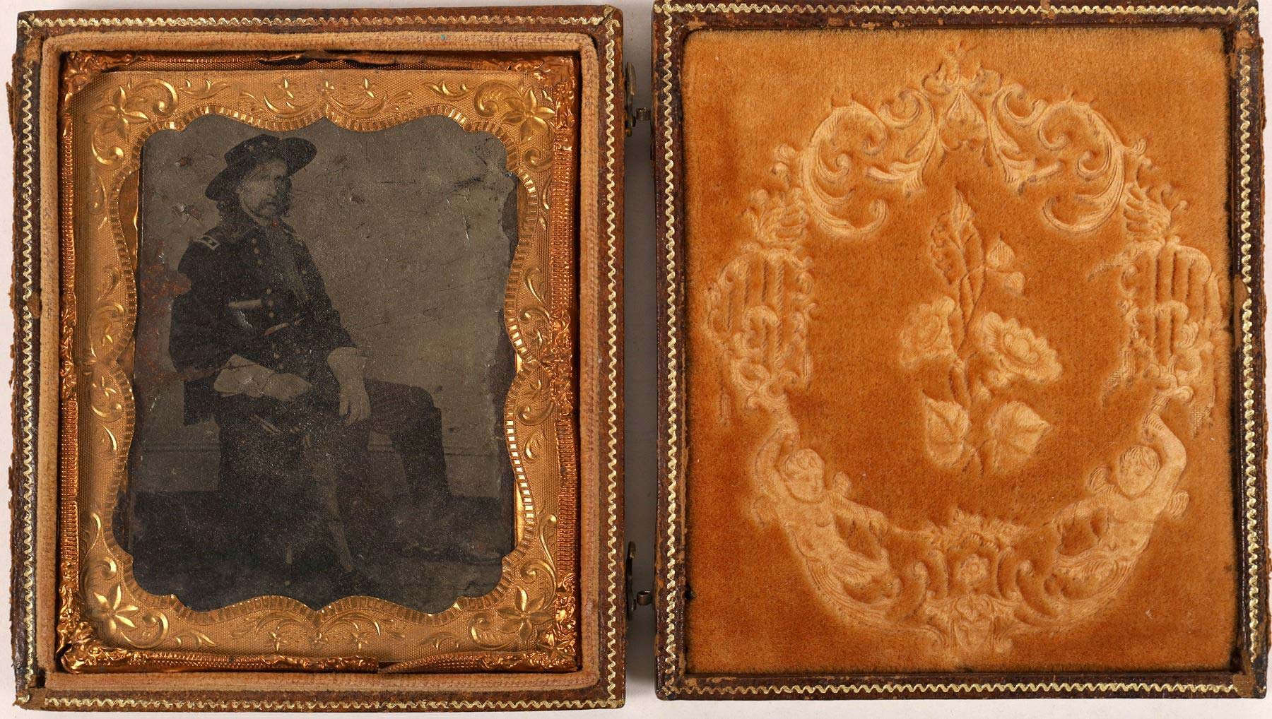 Gallery Report: 1865 Custer tintype nets $5,750 at Holabird sale