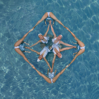 Australian photographer captures art of synchronized swimming
