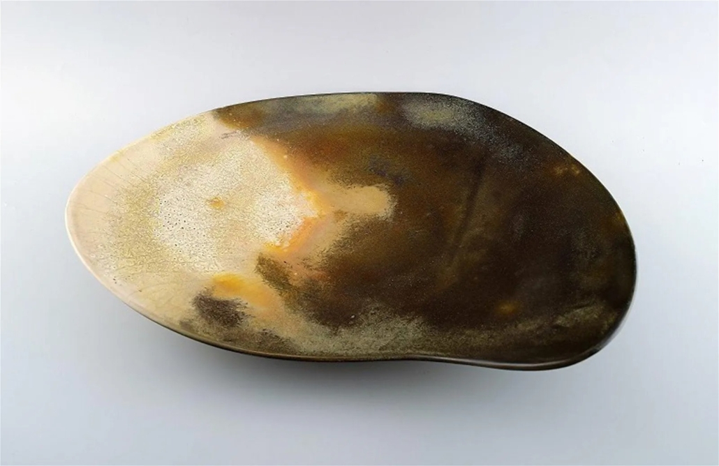 Hans Hedberg circa-1960s large kidney-shaped dish, est. $2,000-$2,500
