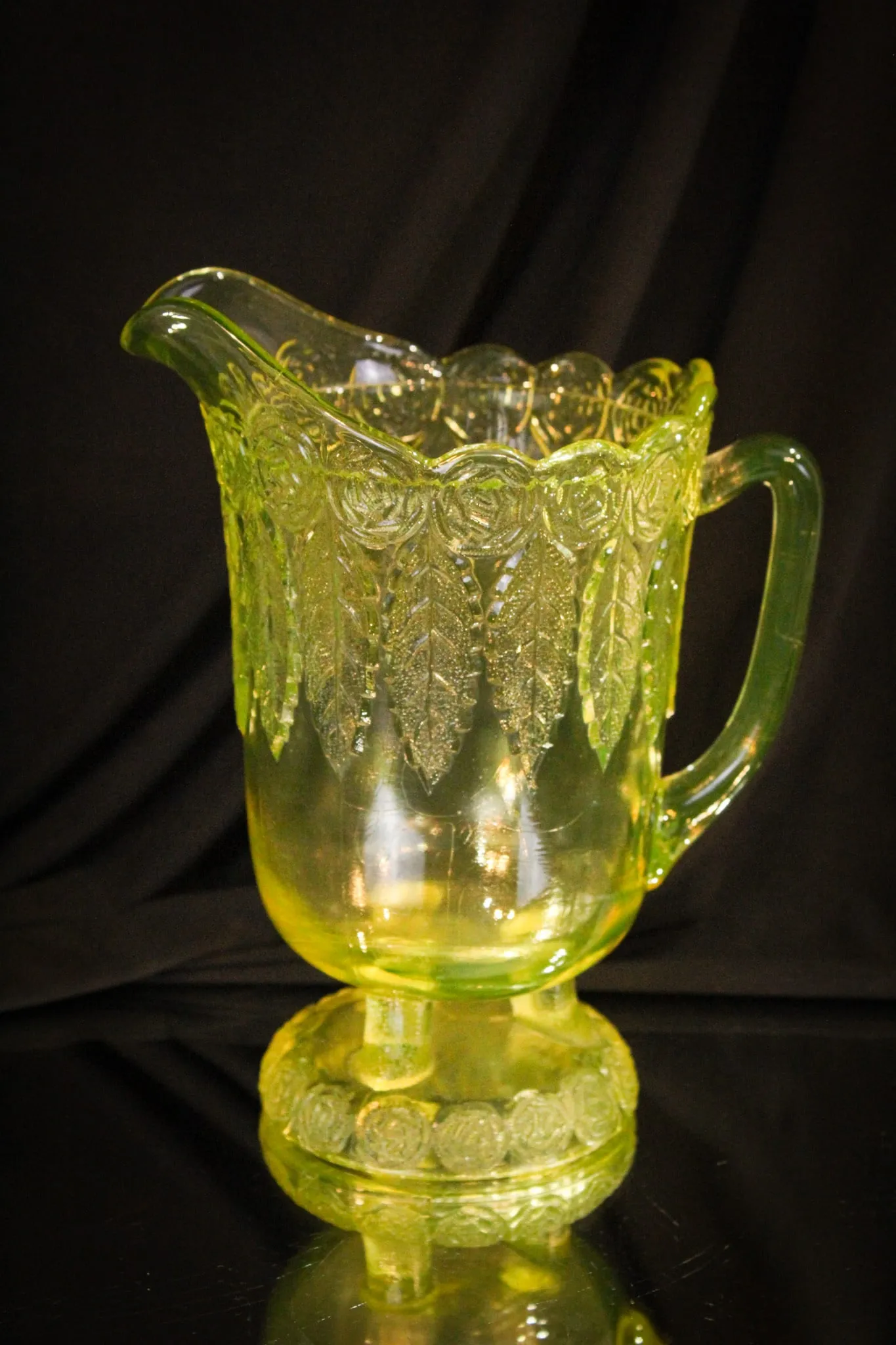 Fantastic art glass at Magnum Auctions promises beauty for all Dec. 9-10